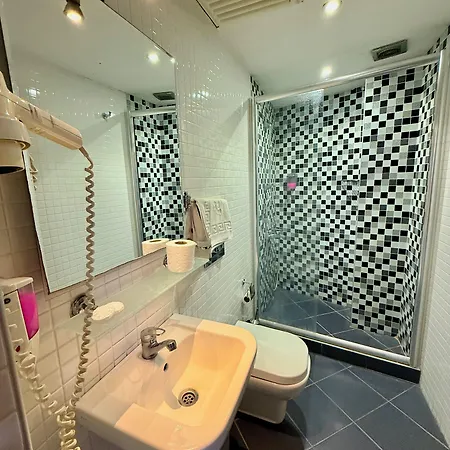 Hotel Magnificent 3*